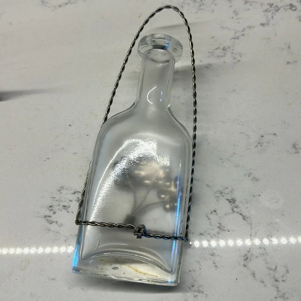 Small glass bottle vase with applied silver toned wire and flowers, Glas…